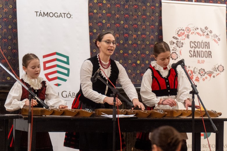 A szegények hangszeréből hungarikum: újra hódít a citera Erdélyben