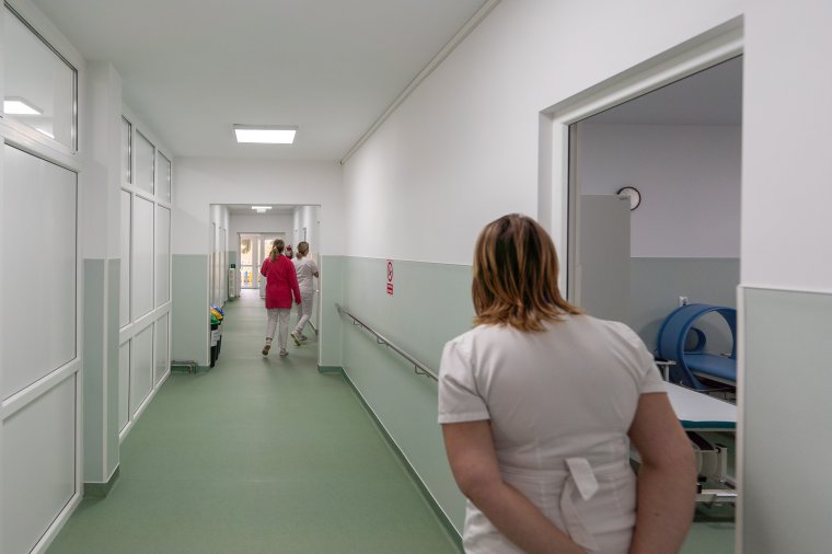 Ígéret: nem csökken a kórházakban, a mentőszolgálatnál és a sürgősségen dolgozók jövedelme