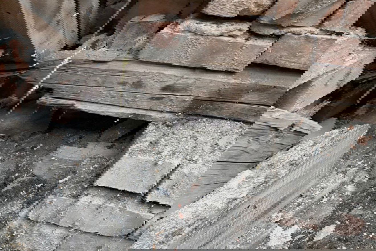 Mállik a gerenda és a tégla is &bullet;  Fotó: Köblös Lehel