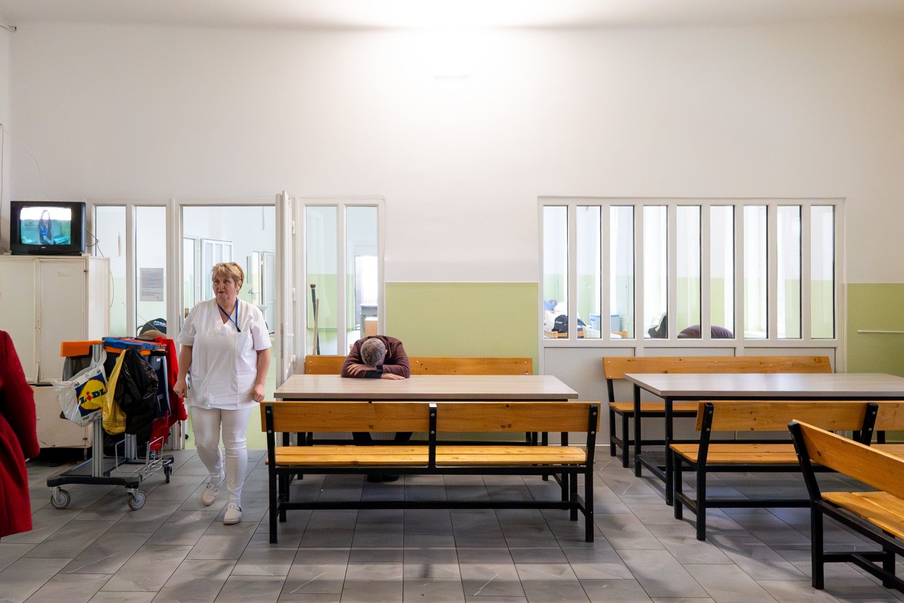 A dicsőszentmártoni Gheorghe Marinescu kórház pszichiátriai osztályának ebédlője &bullet;  Fotó: Haáz Vince