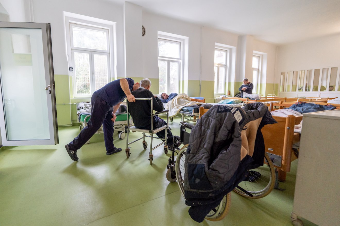 A dicsőszentmártoni Gheorghe Marinescu kórházban szellősebek lesznek a kórtermek, következik az átalakítás &bullet;  Fotó: Haáz Vince