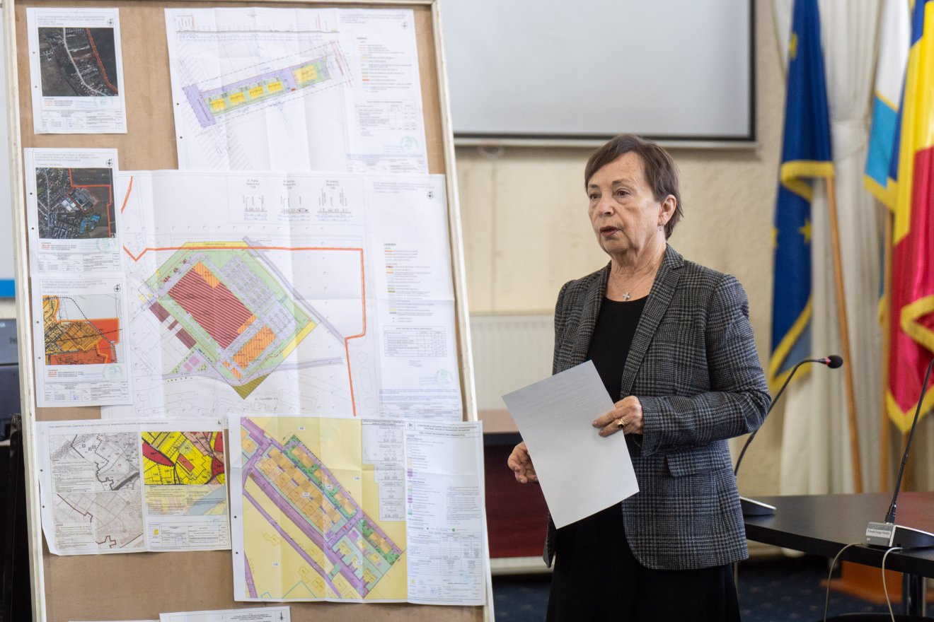 Kovács Angela építész mutatta be a terveket &bullet;  Fotó: Haáz Vince