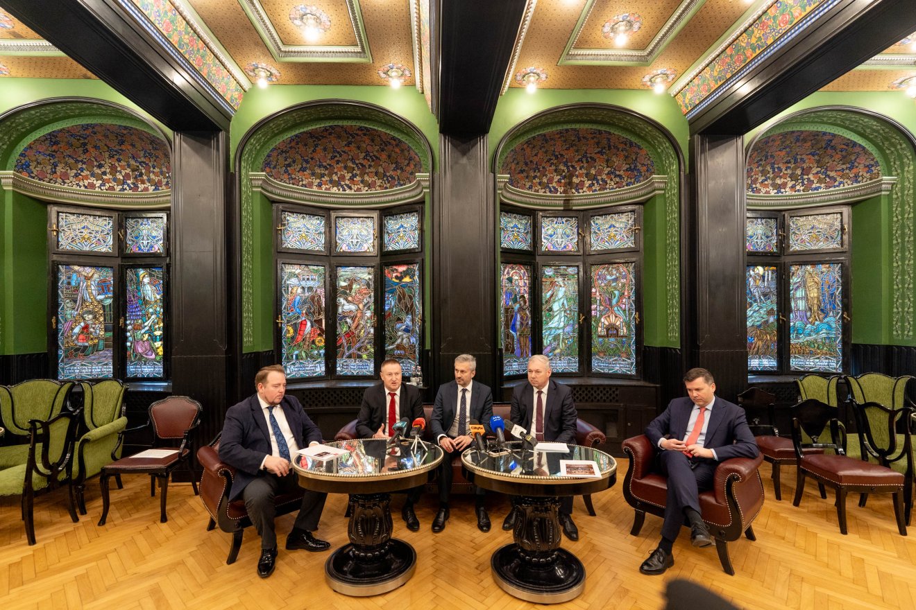 A Kultúrpalota tükörtermében számoltak be az eseményről &bullet;  Fotó: Haáz Vince