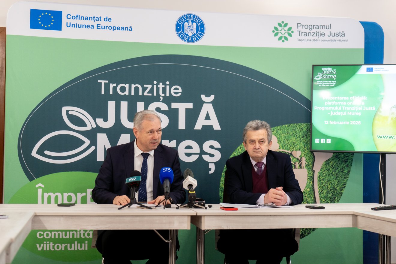 Péter Ferenc, a Maros Megyei Tanács elnöke és Simion Crețu, a Központi Regionális Fejlesztési Ügynökség vezérigazgatója beszéltek a zöld energiára való átállás megkönnyítését célzó programról &bullet;  Fotó: Haáz Vince