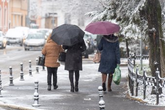 Egyelőre marad a csapadékos, hideg időjárás