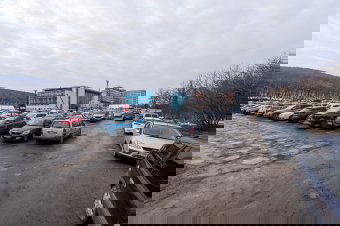 Sáron át jutunk el a kigödrösödött parkolóhoz