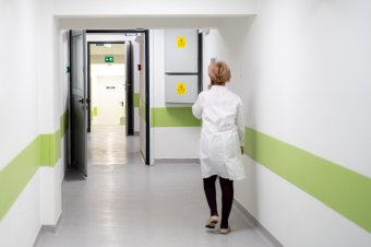 A miniszter ellenzi a bércsökkentéseket az egészségügyben