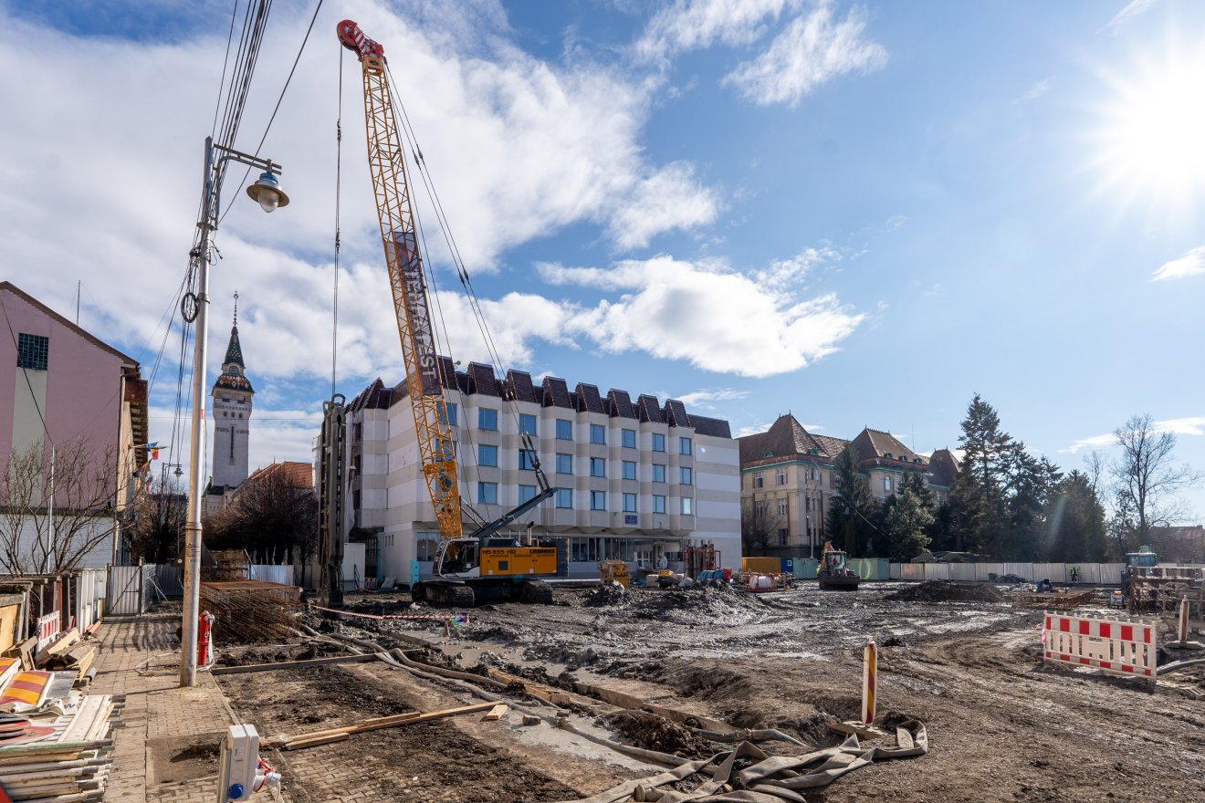 Látványosan halad a marosvásárhelyi mélygarázs építése, jövő tavaszra kell elkészülnie