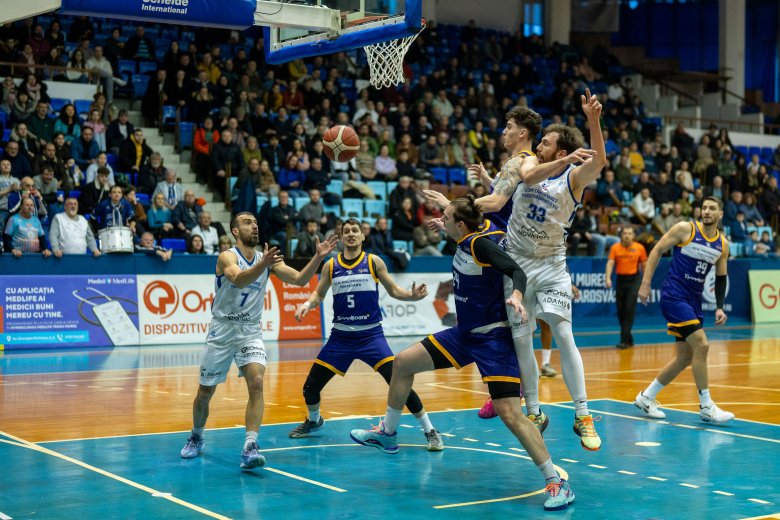 Hosszabbításban gyűrte le temesvári vetélytársát a marosvásárhelyi kosárcsapat