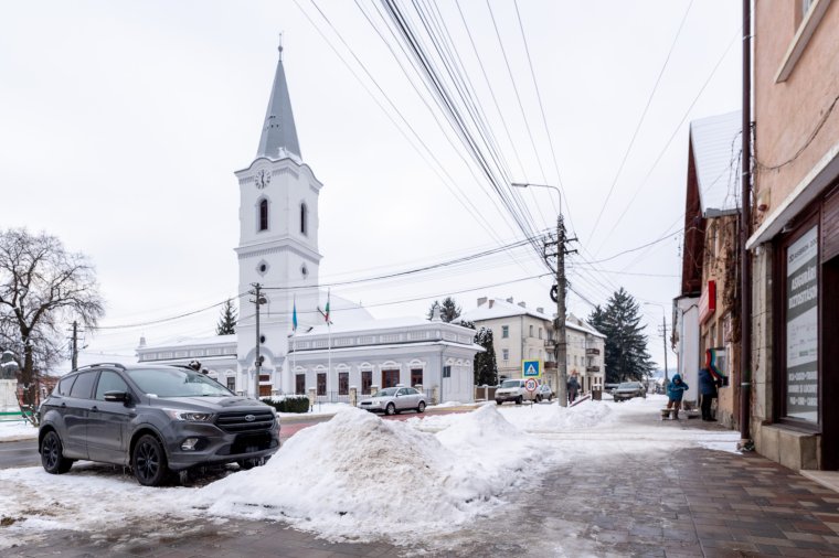 Újabb erdélyi város zászlaját hivatalosította a román kormány