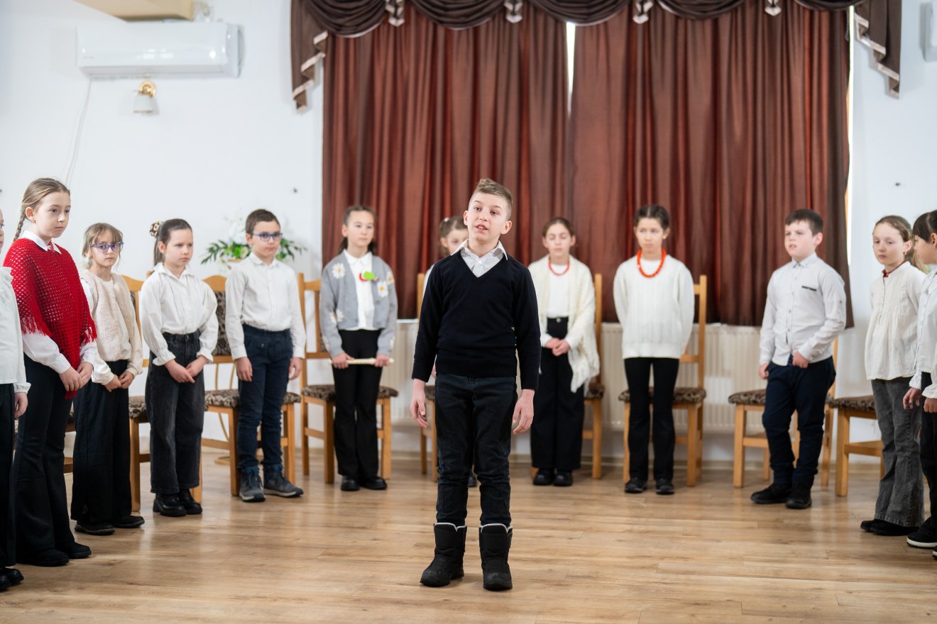 Nemcsak énekeltek, hanem szavaltak is a gyermekek &bullet;  Fotó: Haáz Vince