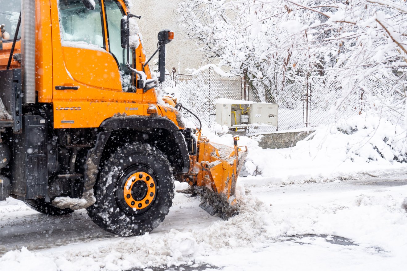 A kisebb utcákba nem jutnak el a hókotrók &bullet;  Fotó: Haáz Vince