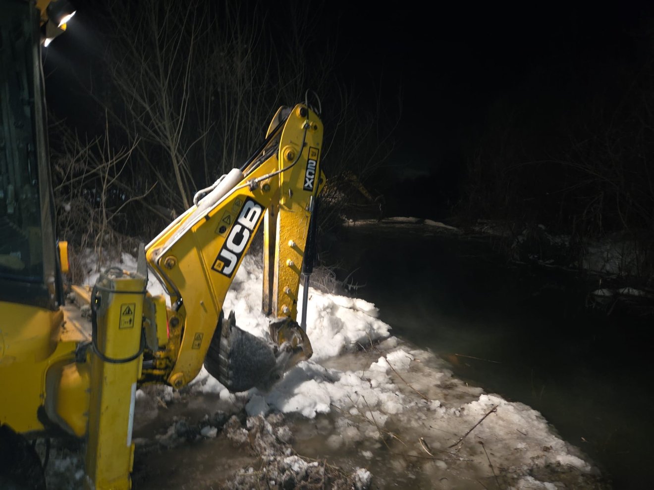 Hiába törik be a jeget, alacsony és piszkos a Görgény &bullet;  Fotó: Aquaserv