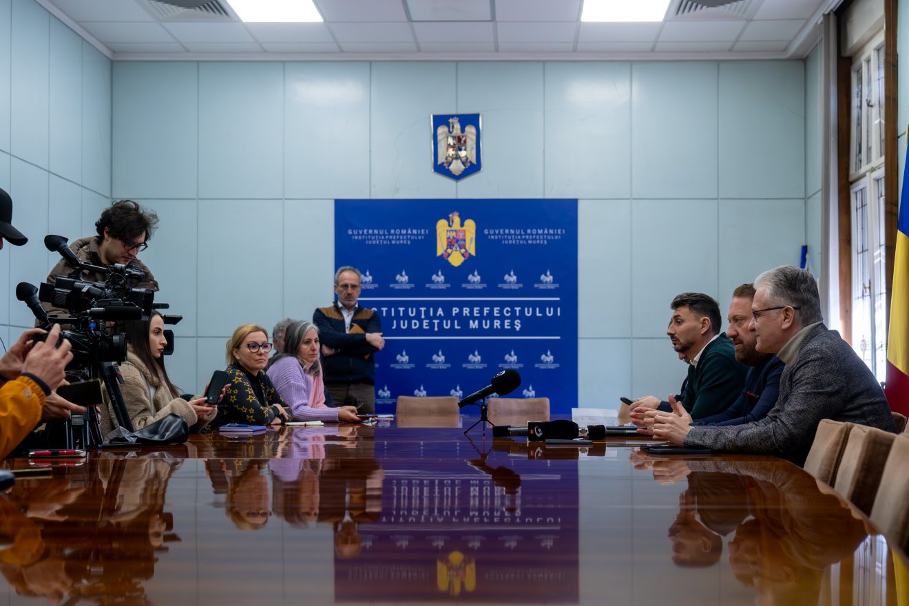 A Maros megyei prefektusi hivatalban tartott sajtótájékoztatón az oláhkocsárdi gázrobbanásról is tájékoztattak a hatóságok képviselői szerdán &bullet;  Fotó: Haáz Vince