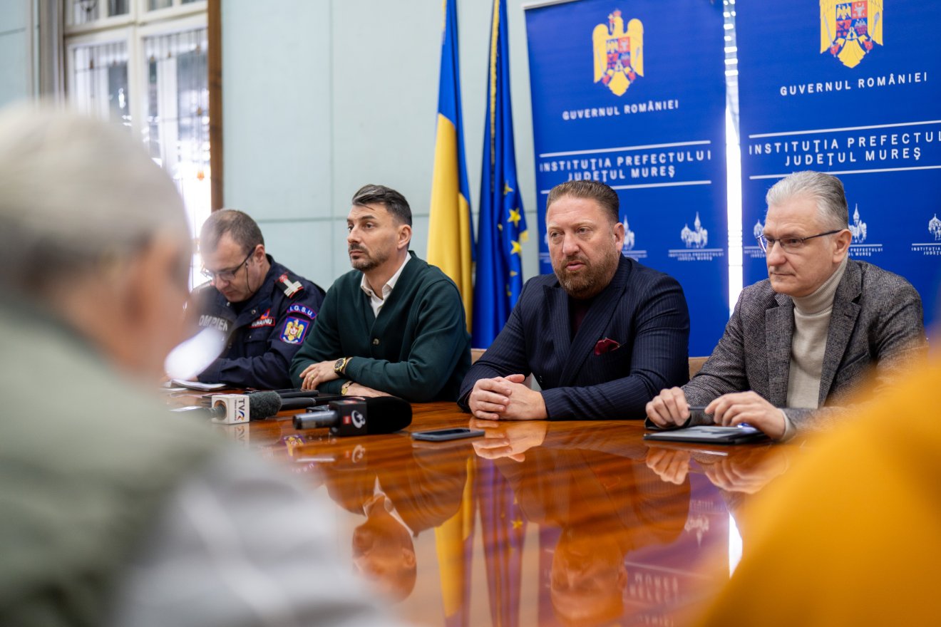Sajtótájékoztatón számoltak be a hatóságok képviselői a Görgény-folyón keletkezett helyzetről &bullet;  Fotó: Haáz Vince