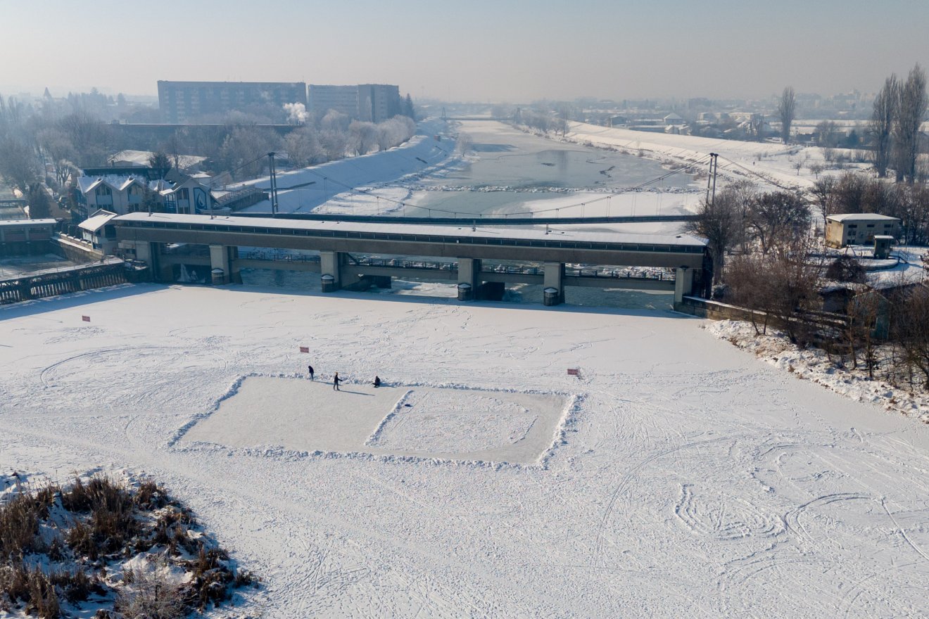 Az enyhülő időjárás miatt veszélyesek a befagyott tavak és folyók