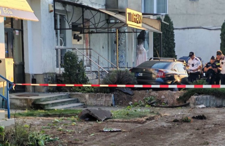 Heten megsérültek a szombati szászrégeni autóbalesetben