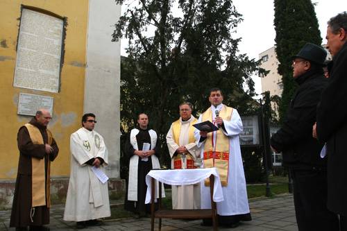 Négy nyelven olvasható történelem