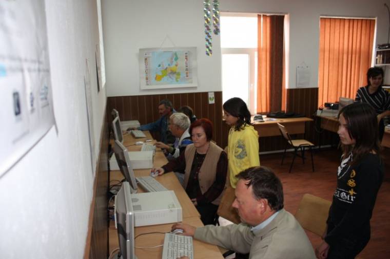 A backamadarasiak internetes díjat nyertek