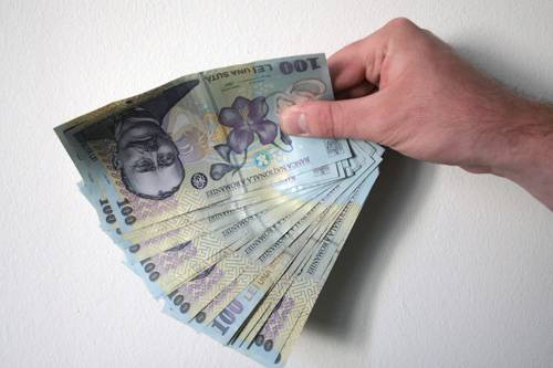 Mennyi pénzt őrzünk a bankokban?
