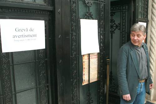 Figyelmeztető sztrájk a marosvásárhelyi városházán