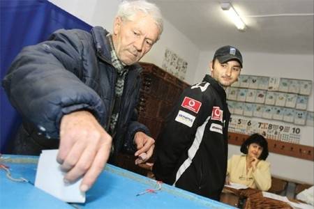 PEL: Törvénytelen Băsescu referenduma