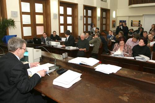 Stafétaváltás (?) a helyi tanácsban