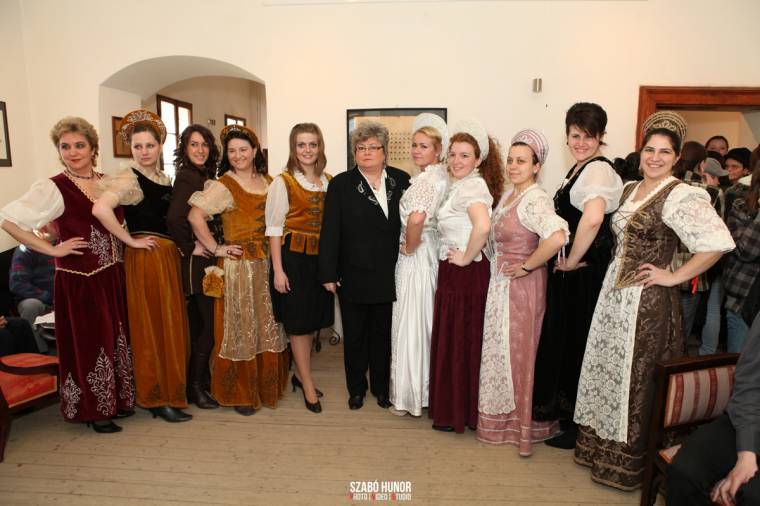 Legyen divat a magyar!