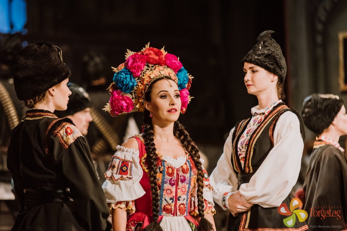 Dancs Annamari az előadásban •  Fotó: Facebook/Vásárhelyi Forgatag