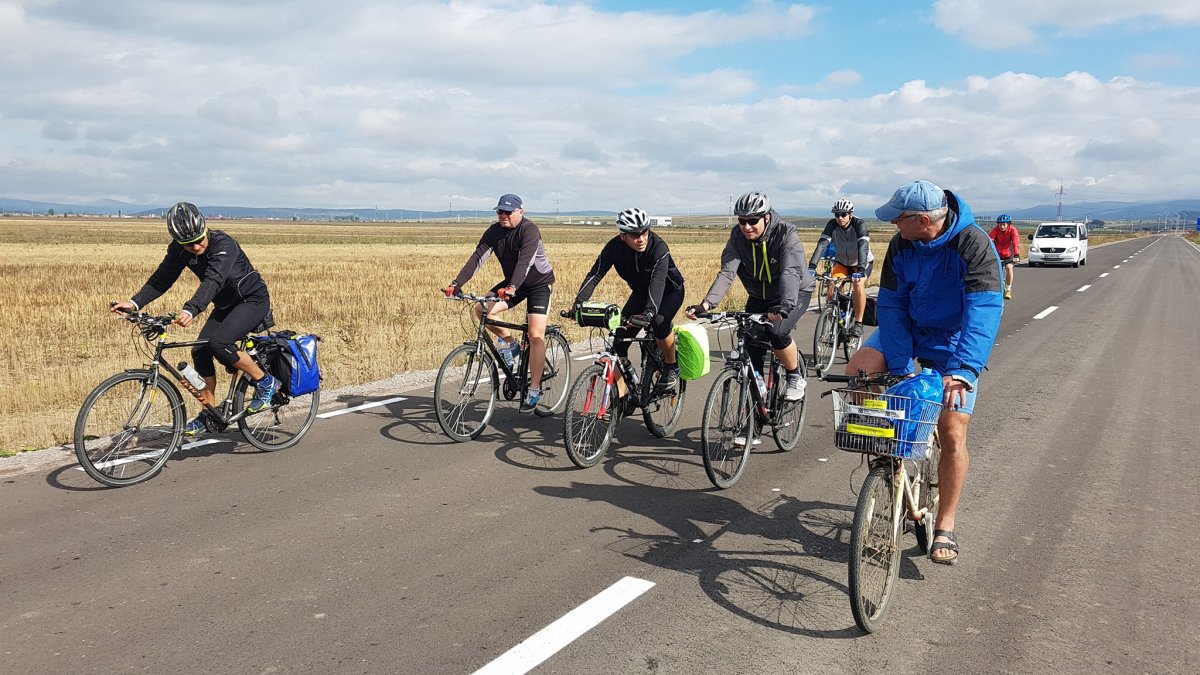 Kilenc nap alatt több mint négyszázötven kilométert tesznek meg a rádió munkatársai &bullet;  Fotó: Facebook/Gurul a rádió