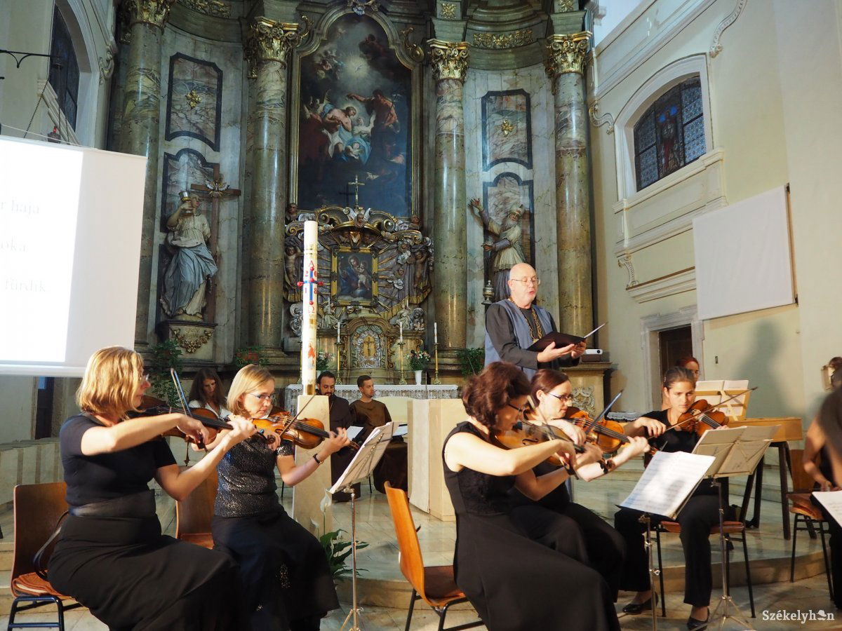 Az oratórium a pogányságot felváltó keresztény hit felvételét dolgozza fel, Szent István belső vívódásainak tükrében &bullet;  Fotó: Szász Cs. Emese