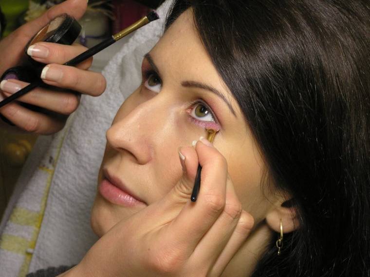 Hófehérkéket sminkelnek és versenyeznek