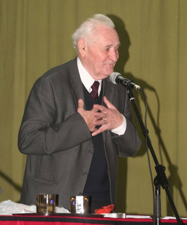 Újabb díj a 80 éves költőnek