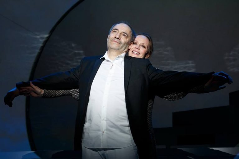 Rudolf Pétert és Nagy-Kálózy Esztert a marosvásárhelyi színpadon láthatjuk •  Fotó: Madách Színház