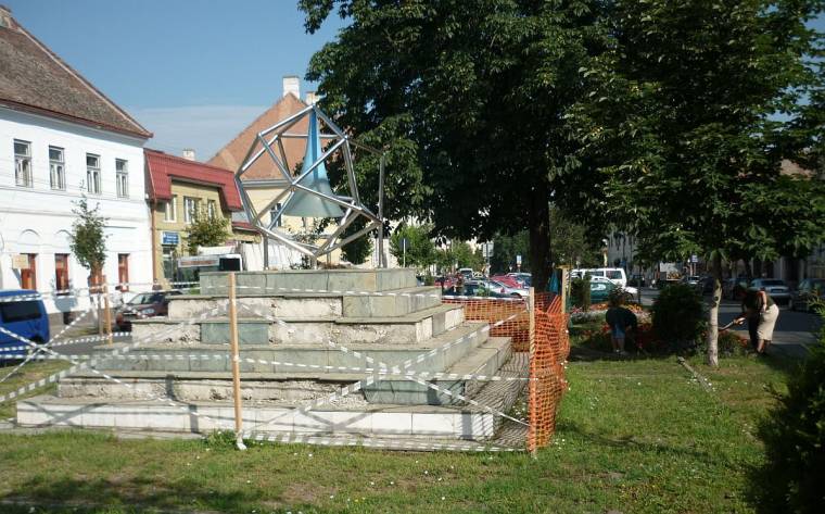 Teljes restaurálásra szorul a Pszeudoszféra talapzata