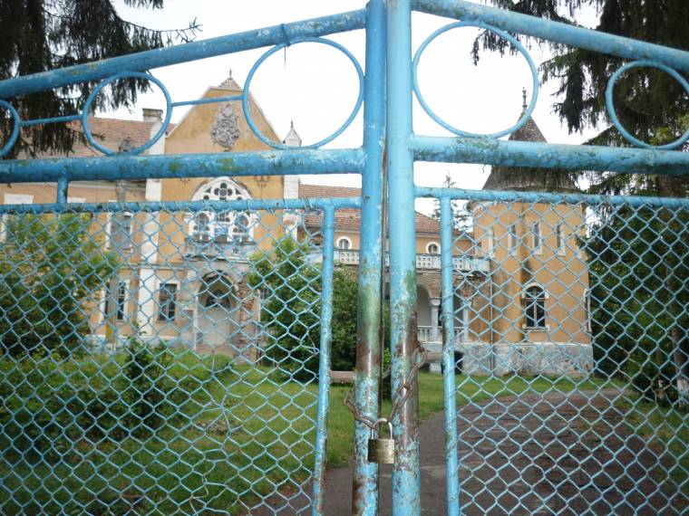 Nem gondoskodnak a kastélyról, de visszaadni sem akarják
