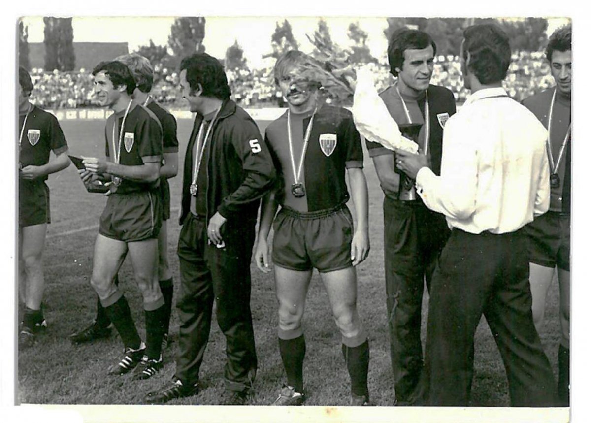 Ispir és társai 1975-ben ezüstérmet vesznek át •  Fotó: Constantin Mihu