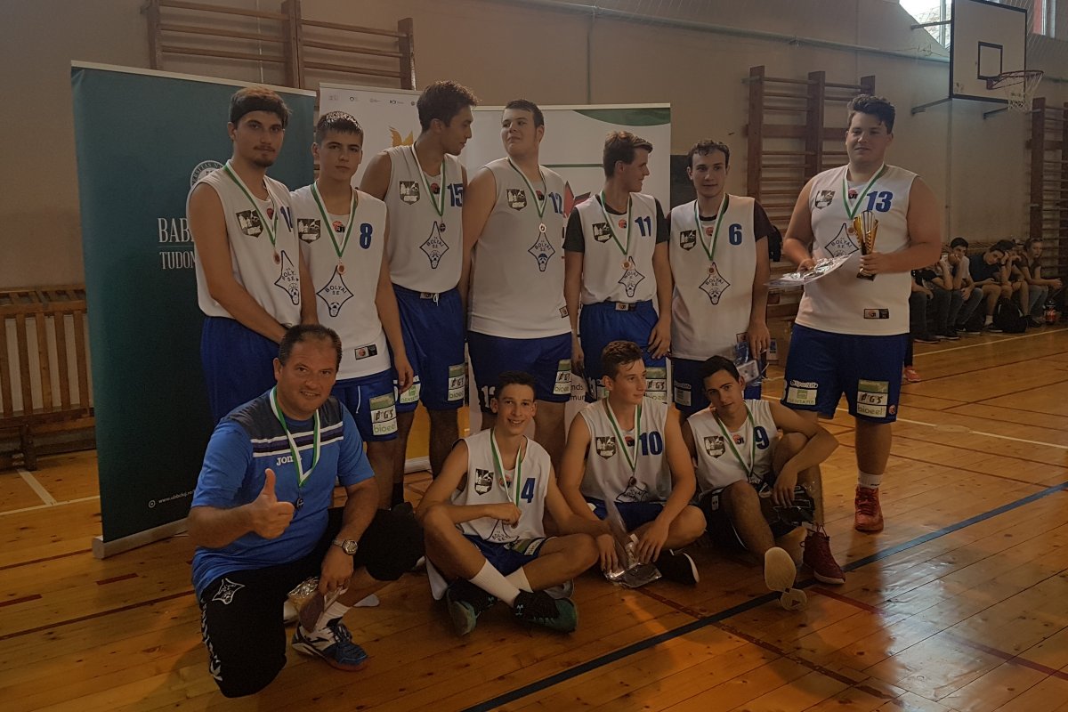 A kosárlabdacsapat harmadikként végzett &bullet;  Fotó: Bolyai Farkas Elméleti Líceum
