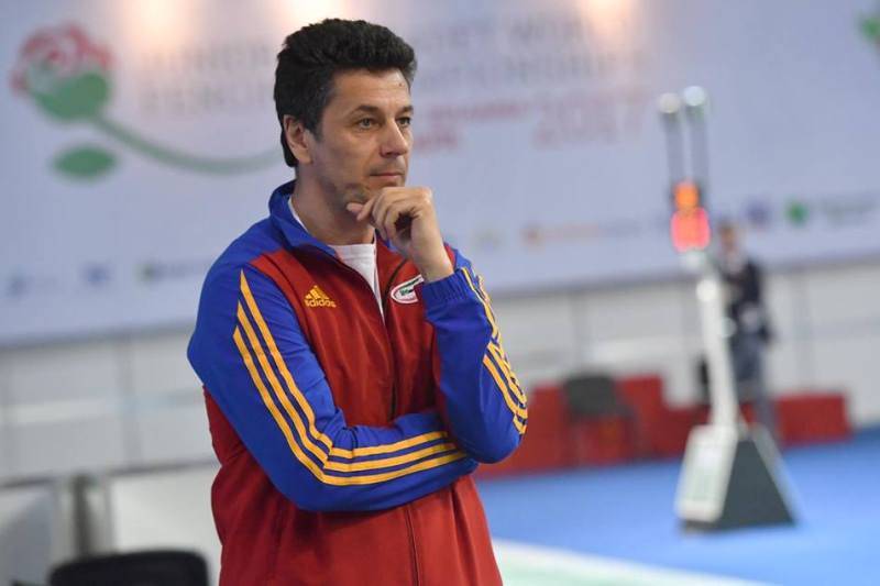 Szabó Zoltán nagyon büszke versenyzőjére •  Fotó: Frscrima.ro