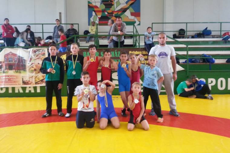 Érmekkel tértek haza a vásárhelyi birkózók
