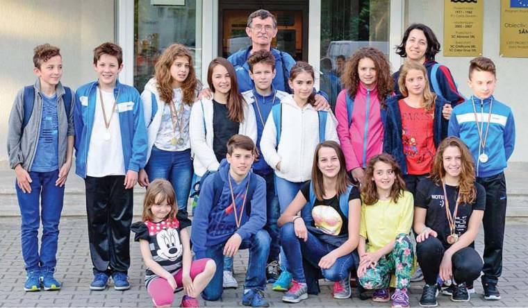 Tíz aranyérmet szereztek a vásárhelyi úszók