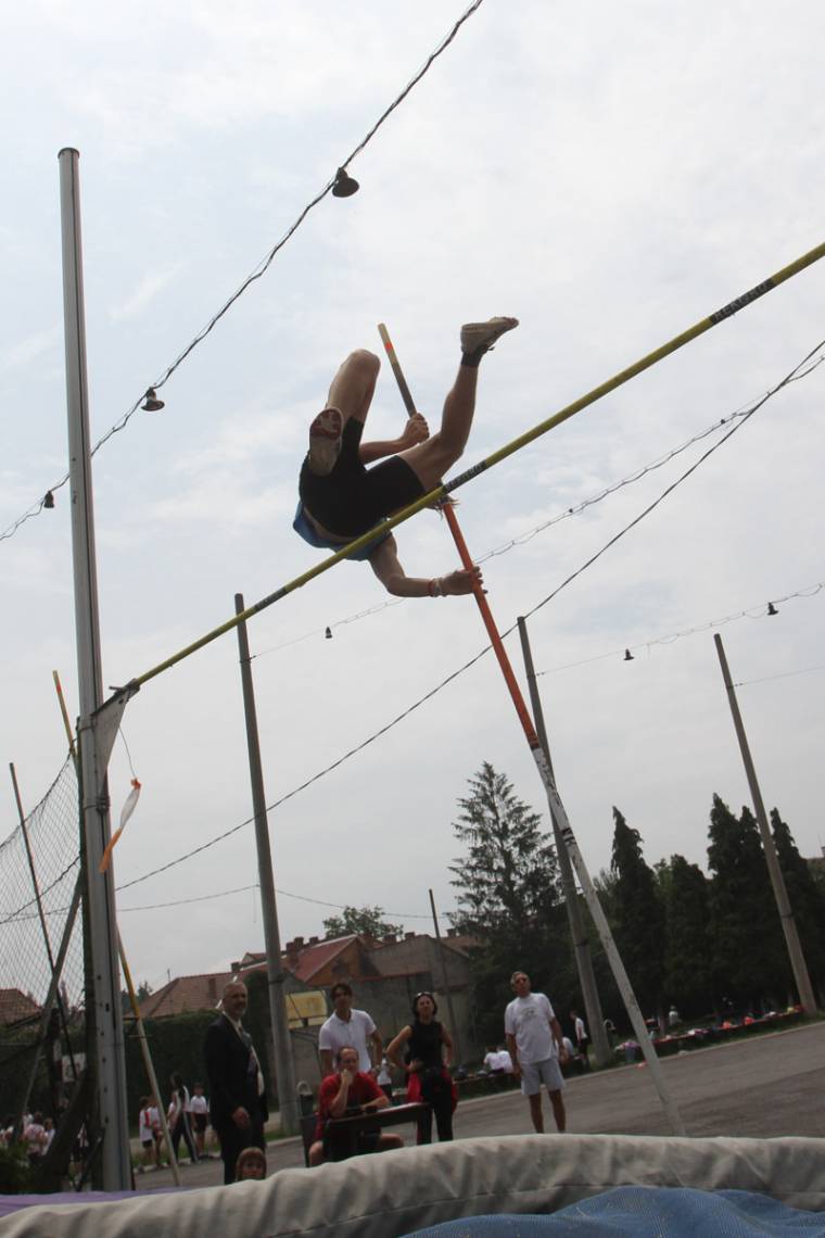 Átrepültek a léc fölött