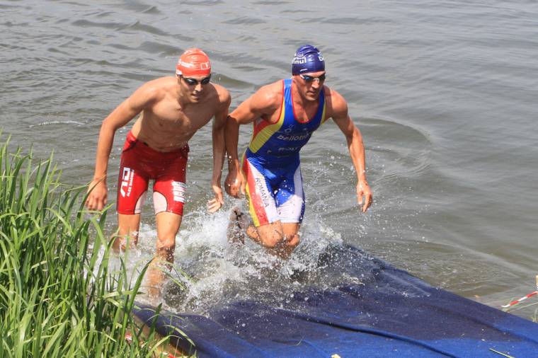 Triatlonbajnokság tűző napon