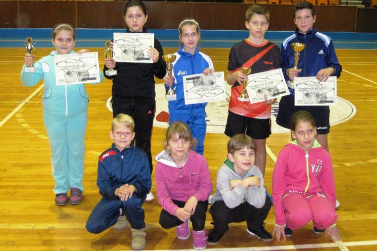 Kevesen, de lelkesen játszottak