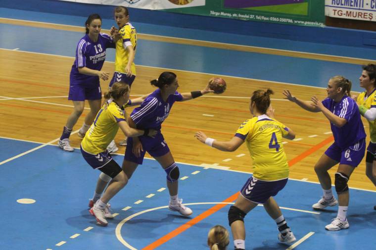 Egy győzelemre a dobogótól a kézis lányok