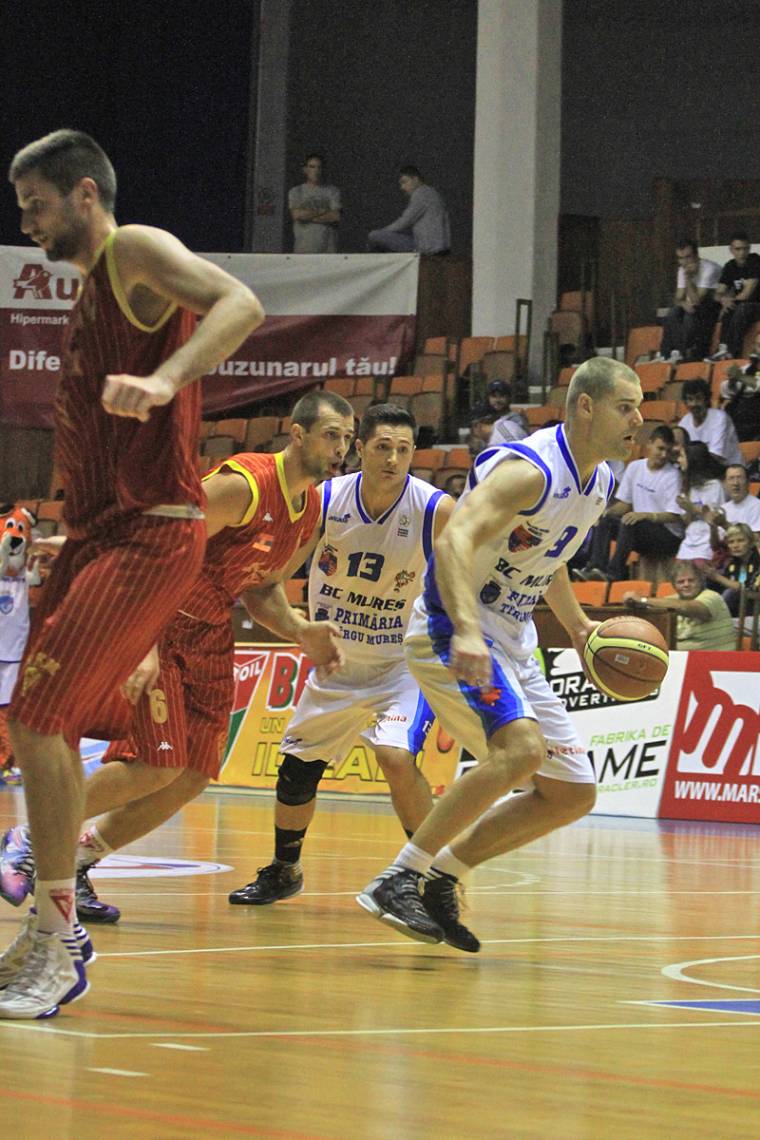 Kosárünnep a sportcsarnokban