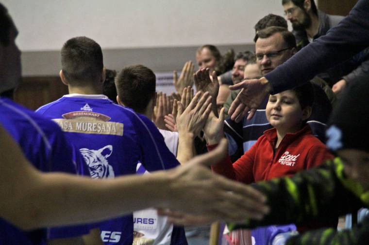 Végveszélyben az Azomureș által cserbenhagyott, „szabotált” marosvásárhelyi kosárlabdacsapat