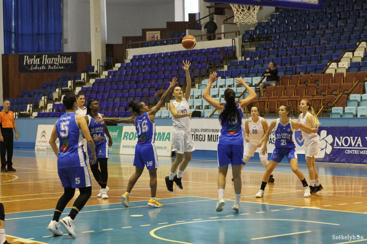 Barátságos meccsen már kipróbálták magukat a lányok. Szombaton már élesben megy a játék &bullet;  Fotó: Haáz Vince