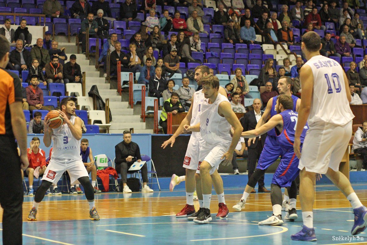 Csak a felzárkózásra futotta a vásárhelyi játékosok részéről &bullet;  Fotó: Haáz Vince