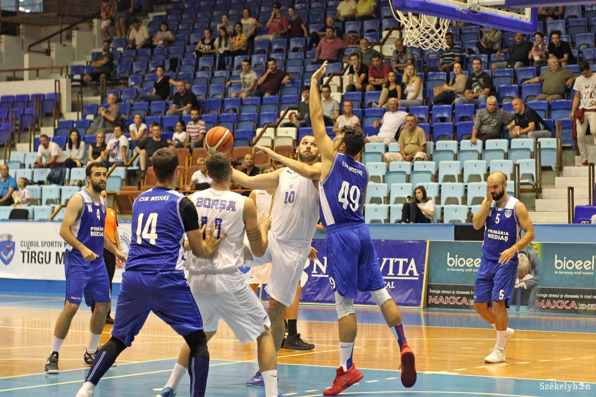 Eredményes támadójátékkal rukkolt elő a VSK férfi csapata &bullet;  Fotó: Haáz Vince
